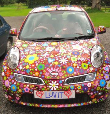 vkinkaid11's tweet image. I'm thinking this car could be the inspiration for my new sticker arrangement #StandsOut #Pretty