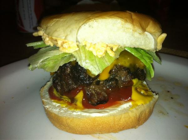 NashTownNate's tweet photo. Pimento cheese on my burger? #dontmindifido #yeahimhigh http://t.co/xy6jUdXg