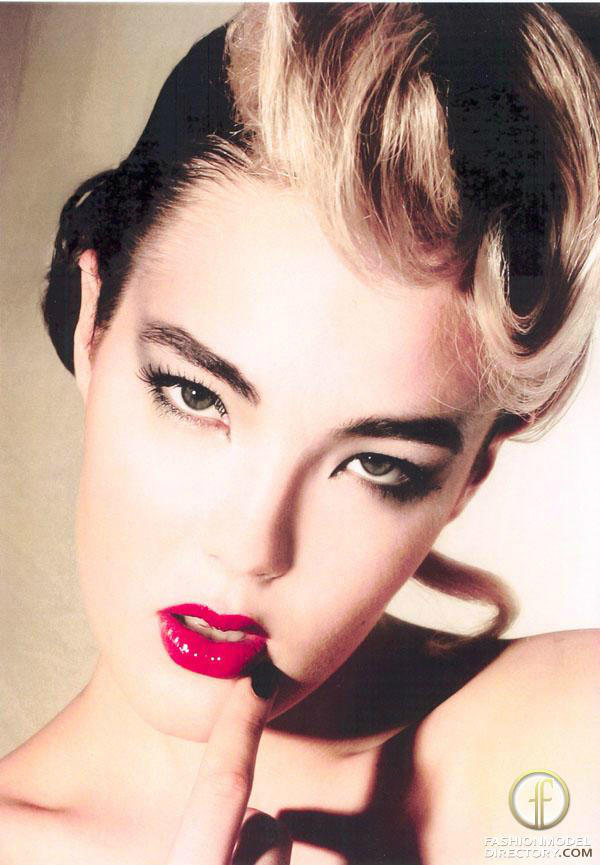 駐日フィンランド大使館 フィンランドには Ninja という名前の女の子がいる ただし読み方は にんじゃ ではなく にんや 画像はフィンランドの元カリスマモデル Ninja Sarasaloにんや さらさろ Http T Co Pmoatbdq Twitter