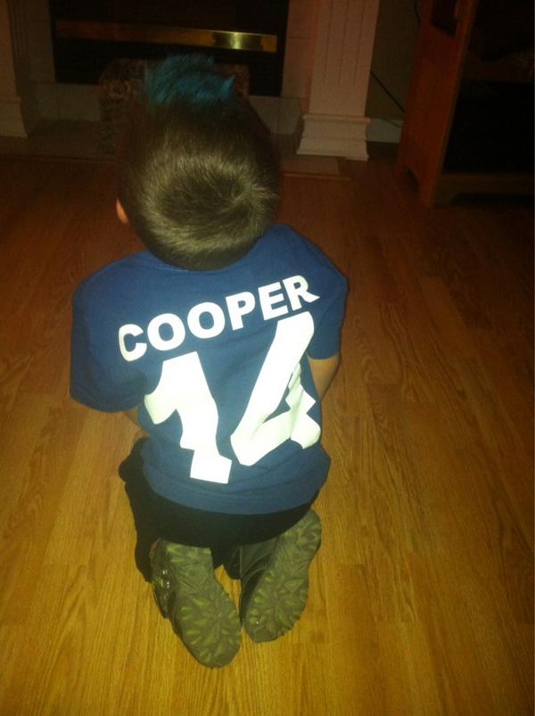 tommyviper's tweet photo. Watching Youngblood with the little man. Teaching him some hockey history. http://t.co/3gOvtfLW