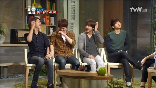 BurningNoona's tweet image. CNBLUE body gag?? lol #TomAndJerryCouple detected #peopleinside