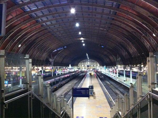 charlietocher's tweet image. The calm before the storm #Paddington #rushhour #trainstuff