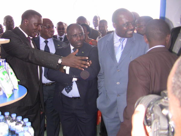 InyangeIndustry's tweet photo. Our Managing Director with Prime Minister and Minister of Commerce and Infrastructure! http://t.co/E44JPxdV