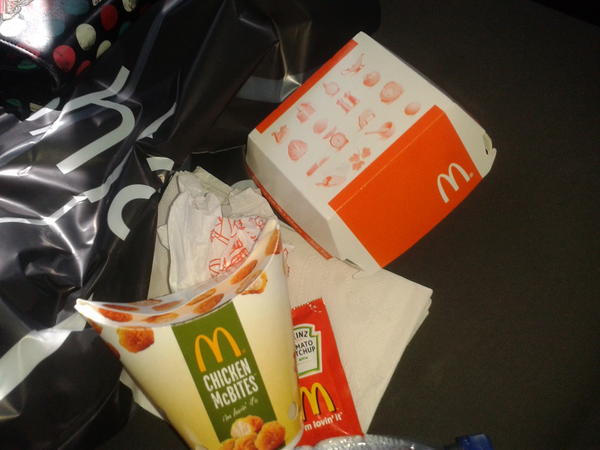 avi_bel22's tweet photo. q nos gusta una tapilla en mc donalds :D @trancopastillon http://t.co/zMJkl3eV