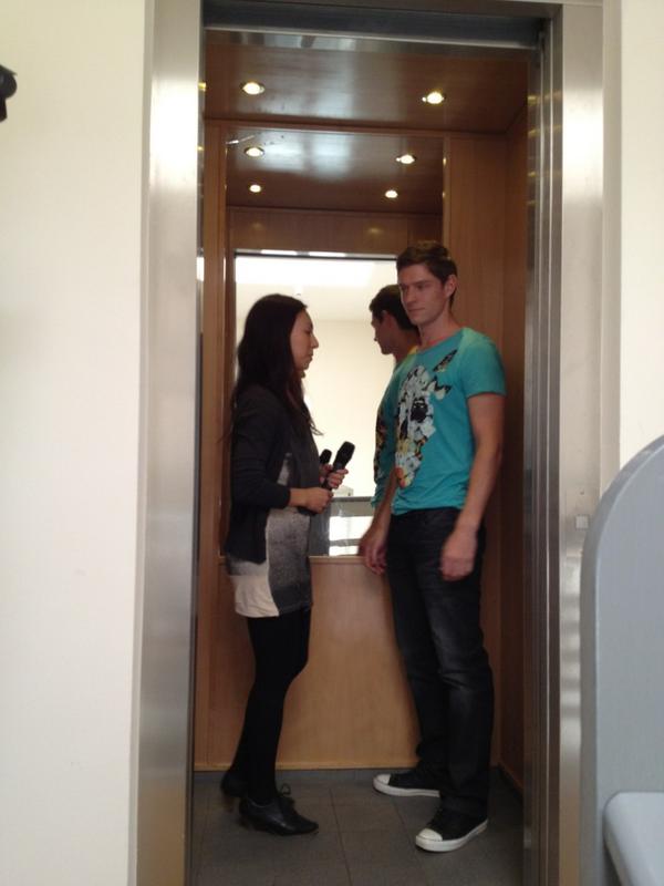 RT @sbootcamp: How awesome is that! The #SBCBerlin teams doing an elevator pitch (literally) <a href="/VentureVillage/">Venture Village®</a>.