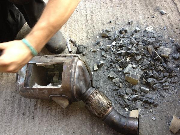 OrbitGarage's tweet image. Getting the guts out of a BMW Diesel Particulate Filter ready to reprogram the ECU as part of our DPF delete service.