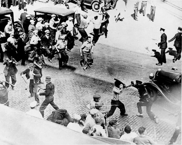 Class War: Workers in battle with the police during the Minneapolis Teamsters Strike of 1934. #WorkingClass