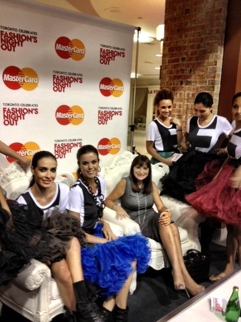 FNO_Toronto's tweet photo. @Jeanne_Beker in @MasterCardCA's #StylicityLounge w/ our #FNO_Toronto models. Isn't she lovely? http://t.co/220ocXnN