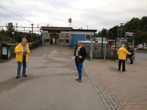 MSigtuna's tweet image. Morgonpigga #moderater mötte #resenärer vid #Märsta station. Bra jobbat Felipe, Christer, Lars och Mats!
