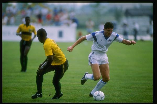 Throwback #JAMvUSA photo, looks like someone got their Diadoras caught in the tall grass. <a href="/SportingKC/">Sporting Kansas City</a>'s Peter Vermes:
