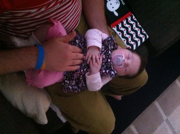 Dan_T_MHFA's tweet image. Another tool utilised, clockwise belly rub #winner #dadsclub #sleeptools