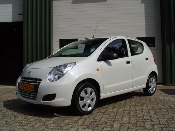 Om 16.05 is bij #Wiegerinck in #Goor WITTE #SUZUKI #ALTO 00-KBB-6 gestolen met groen kent. HF-35-18 <a href="/fctwente/">FC Twente</a> AUB RT