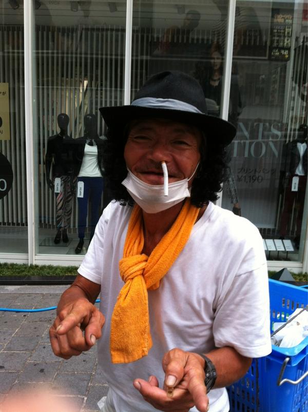 kurouuroncha's tweet photo. いや〜。
やっぱミナミは変な奴が多いでんなぁ〜。 http://t.co/BEDvIJqS