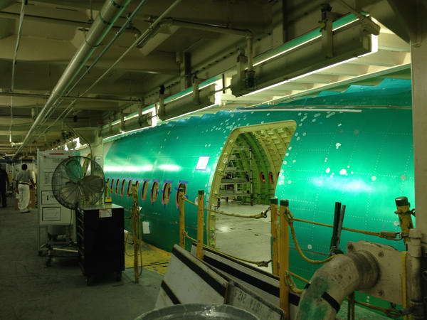 AmericanAir's tweet photo. Get a sneak peek at the latest member of our @BoeingAirplanes family! #travel #avgeek http://t.co/qhQiumH1