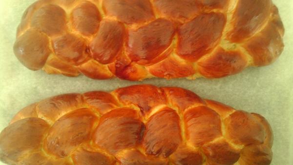 therecipemaker's tweet photo. Bread Done - Baking Challah - A Running Diary http://t.co/8ibpLcxv  Time to Eat. http://t.co/SOYgvUBy
