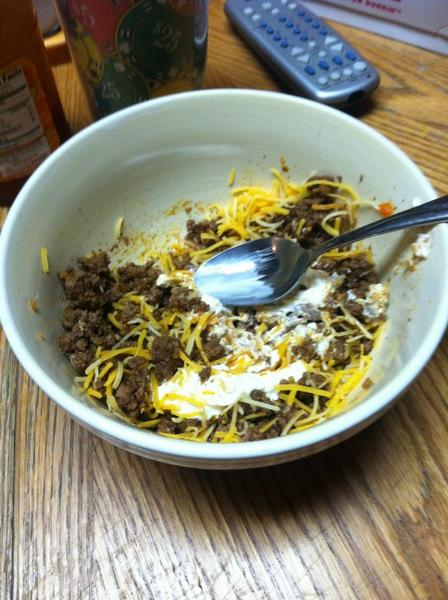 jasoncharette3's tweet image. Dinner for the night taco meat,cheese and sour cream #afterdrinking