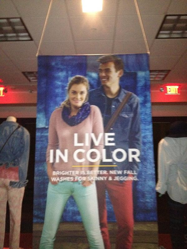 RossHilleary's tweet image. Straightening the floor by emergency light only  #nobigdeal #lostpower its been out for an hour!! @AEOProblems