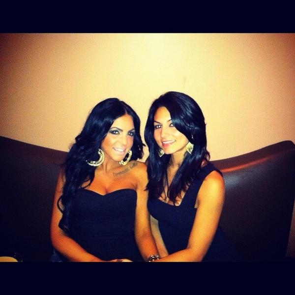 Sa_Christy's tweet photo. Cousins/besties #stepyagame up βπ @Inlovewithpugs http://t.co/RQ4QktVg