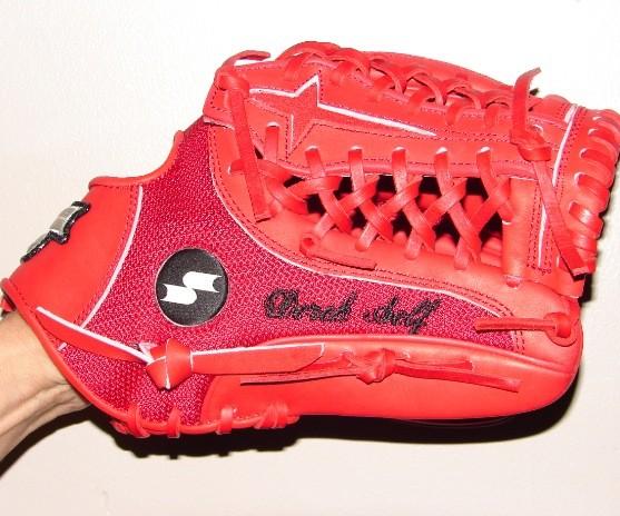CaptainDurrack's tweet photo. New glove #redswagg http://t.co/SgVCtYAG