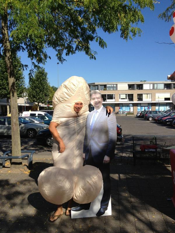 ayhan197237's tweet photo. @dwdd stem sp en je bent de lul... Bij een plaatselijk sp campagne stand gemaakt... http://t.co/YFAS0Q7g