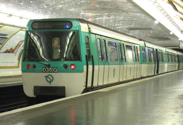 Ligne69_RATP's tweet photo. Allez maintenant on post' tous une photo de notre arrière-train, je commence ! Maintenant j'attends les vôtres ;). http://t.co/ttO00KhH