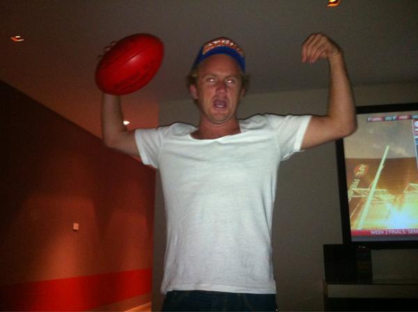 kylependre's tweet photo. The little fella copying the big boi @Buddy_Franklin http://t.co/R5w6D6vt