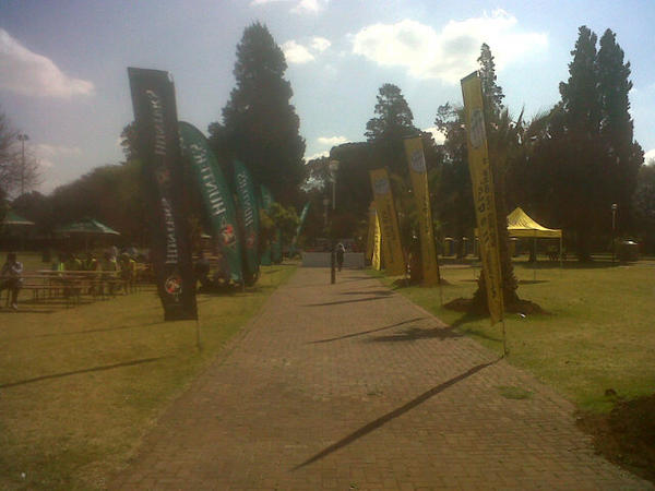 springdaymusic's tweet image. Beer garden at #springDAYmusicEXPLOSION Loch Logan Rose Gardens, Bloem! @TheRealDJPEPSI @Vetkuk @djmahoota @Keith_AM