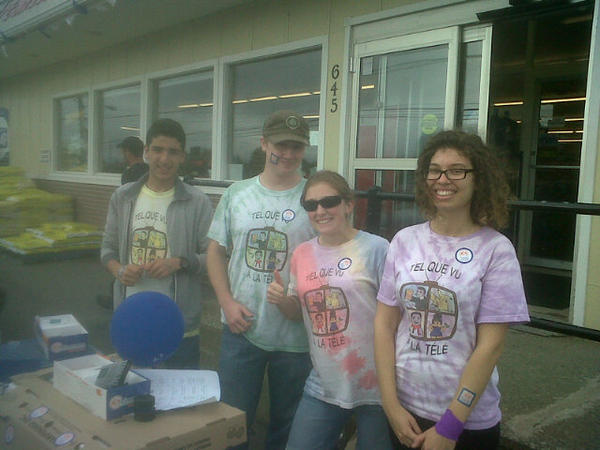 USteAnneShine's tweet photo. Alex, Alicia, dara lyn, et Hicham a Freshmart!! http://t.co/6nrjU0s3