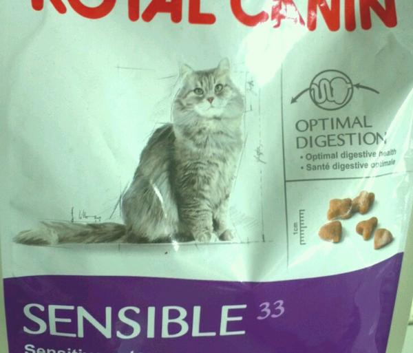 Ehva's tweet photo. Håper katta blir litt mer fornuftig med dette fôret: http://t.co/zlvJzq8R