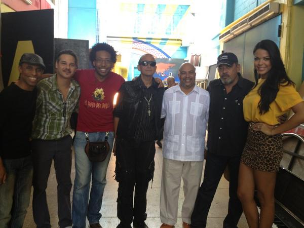 ElEncuentromov's tweet photo. Hermandad de cine dominicano "El hoyo del diablo" y "Feo de dia, Lindo de noche" http://t.co/kDxznOWQ
