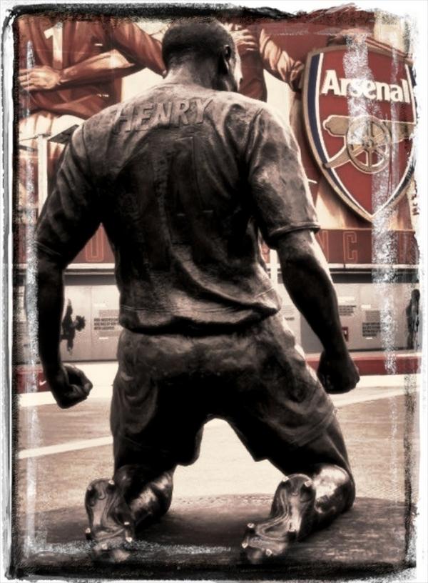 My dad is great at camera work. TH14's statue edited. Amazing stuff...