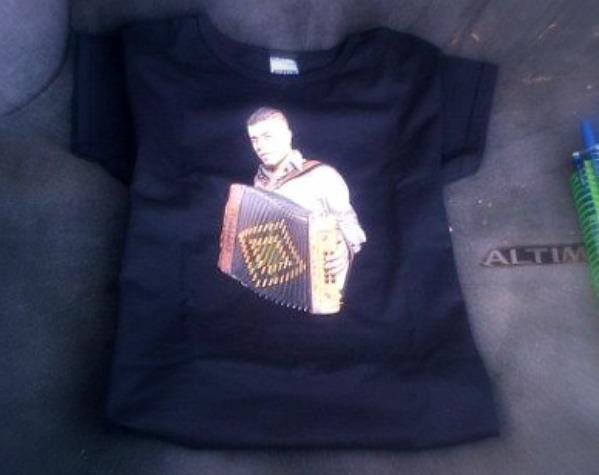 Fans_NoelTorres's tweet photo. Mi Shirt de noel <3 http://t.co/CoF1e08f