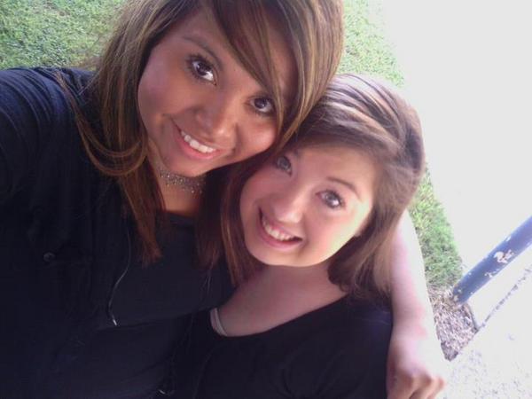 asheybutt1010's tweet photo. I Love This Girl!:-) My beat friend!:-) http://t.co/d6IhCPB8