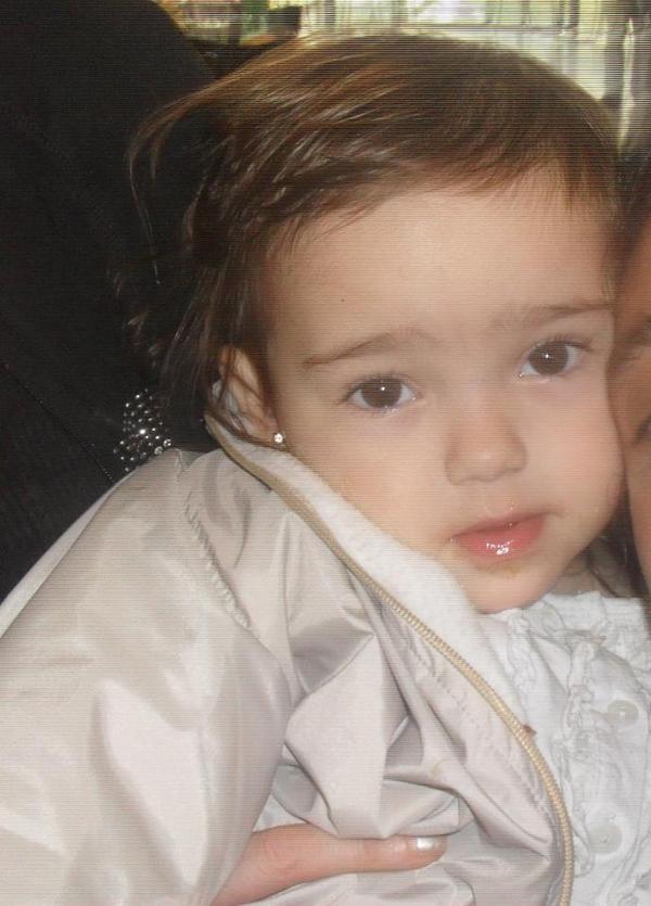 Desdemona_jna's tweet photo. URGENTE!! DESAPARECIO ANGELA VARELA PEREYRA TIENE 1AÑO Y ONCE MESES. Hacele Rt para q no la saquen del Pais http://t.co/qcJJUh9S