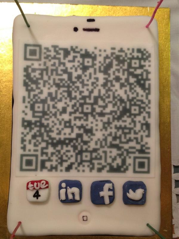 As requested @r4isstatic the amazing cake that @SazSerota made for me, with working QR code #edibletech