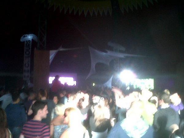 CharlieDoonan's tweet image. Colours tent .. Sander was rocking . #pitp2012