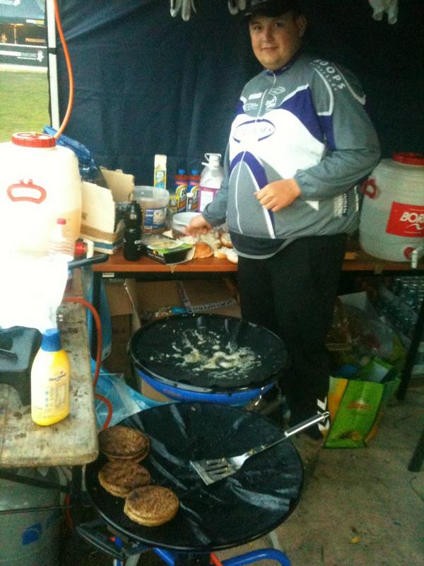 remco_keizer's tweet photo. Ontbijt @MTBWorld_24uurs dankzij onze eigen den blijcker @wuppiek http://t.co/syyXiBGn