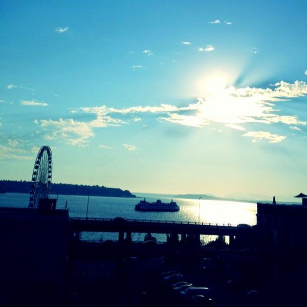 itsminghuang's tweet image. Enjoying my view of downtown Seattle. #cityscape #perfectwalk #thewaters #tranquility
