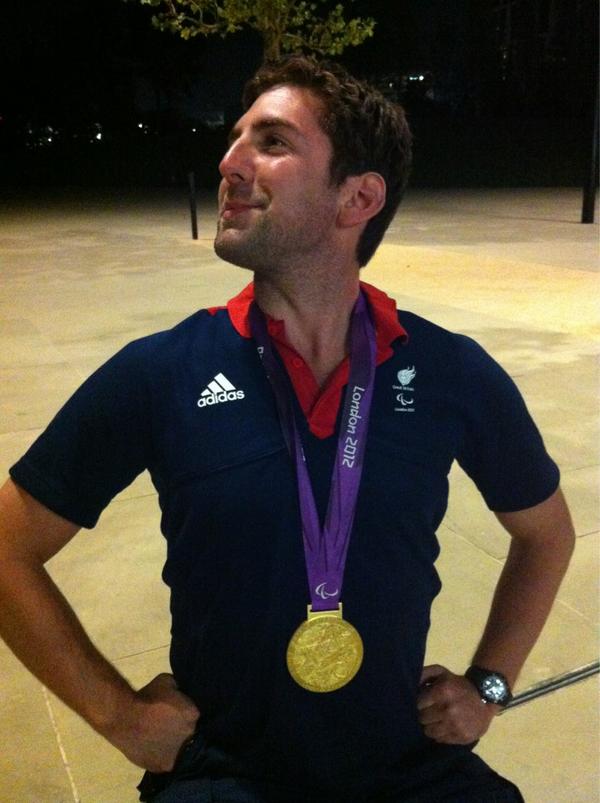 josie_pearson's tweet photo. @ParalympicTim with the shiny GOLD medal :) x http://t.co/0z5buUdI