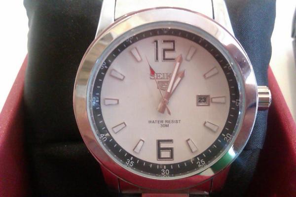 fashgarden's tweet photo. JAM TANGAN SEIKO KEREN buat pria
pin bb:26ec205a
hrg : 100rb include BOx http://t.co/slxS1EaZ