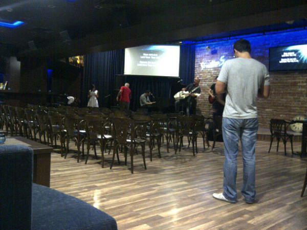 nickrough's tweet photo. Getting ready - @ZoeSofiaBG can't wait - what an amazing new venue "Studio 5" NDK http://t.co/QOiA47zP