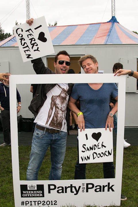 coloursofficial's tweet image. Thanks @SandervanDoorn &amp;amp; @FerryCorsten for making #PITP2012 an amazing day!  The Scottish crowd loves you!
