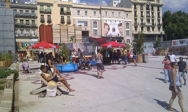 AsambleaAustria's tweet photo. Quién dijo que no tenemos piscina? Vente y mójate por la piscina pública del barrio en el #Piscinazo, en @campodecebada http://t.co/9wJqOs0l