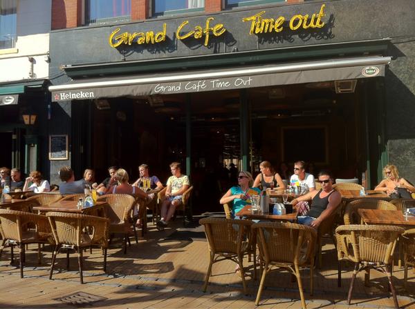 Poeleplein's tweet photo. #poeleplein weer en #terras verslag: heerlijk weer! Zonnig, 25 graden, gezellig druk! http://t.co/4fiARhZA