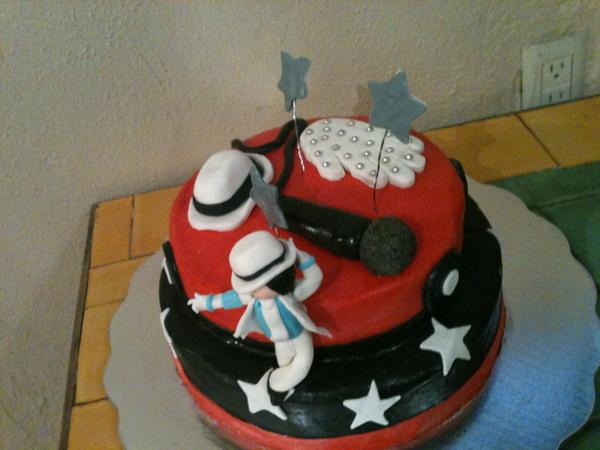 coquillebake's tweet photo. Pastel Fondant d Michael Jackson @ChilangoRock @El_Reviston @nautilo @NegociosCondesa @geelbemx @NegociosPolanco http://t.co/eMLRzuKn