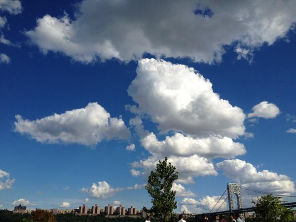 lovemustache's tweet photo. 날씨가 너무 좋아 공원에서 피크닉! 오늘은 그~냥 왠~지 기분이 좋은날 ㅎㅎㅎㅎㅎ http://t.co/X8ykN47i