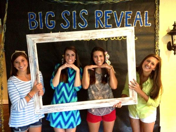 oliviatharp949's tweet photo. Love my new sis, big and grandbig!! 😜#weretheshit #core4 @aigner7 @putterwomann @shmannah http://t.co/WbJOeUED