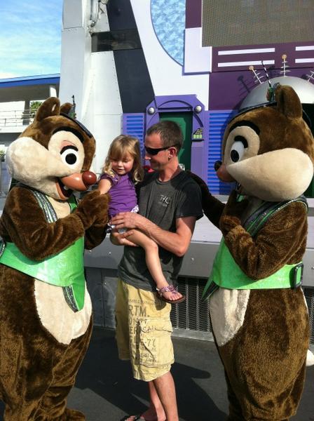 thomasvic's tweet image. Emi and the chipmunks