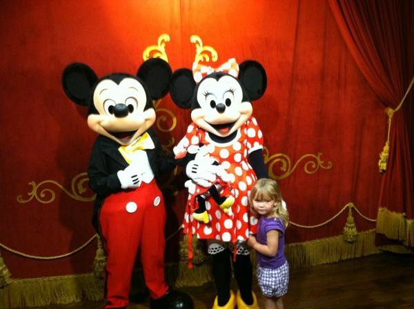 thomasvic's tweet image. Emi is like.."those are my mouses!!"