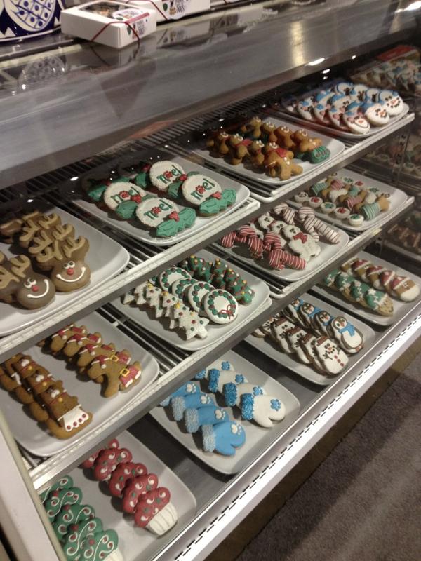 CanadaPooch's tweet image. Getting hungry at #pijac #yum #doggy #treats